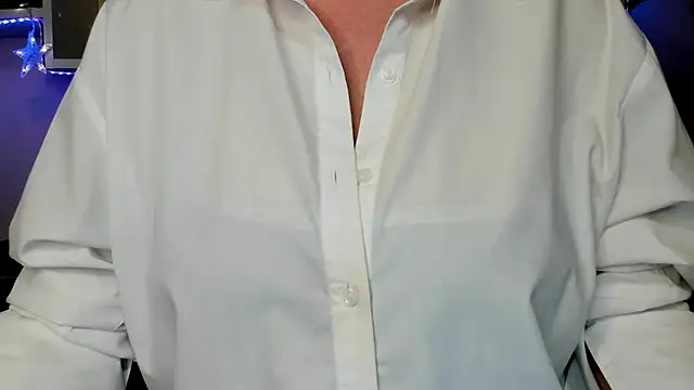 Snapshot of feliziaDesire chatting on 02/03/25, 11:53 feliziaDesire online show from 02/03/25, 11:53