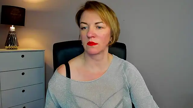 Snapshot of feliziaDesire chatting on 02/12/25, 02:43 feliziaDesire online show from 02/12/25, 02:43