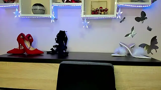 Snapshot of feliziaDesire chatting on 02/15/25, 10:11 feliziaDesire online show from 02/15/25, 10:11