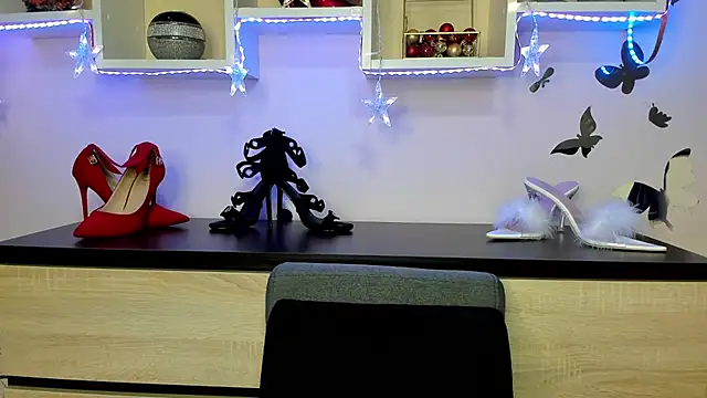 Snapshot of feliziaDesire chatting on 02/18/25, 01:44 feliziaDesire online show from 02/18/25, 01:44