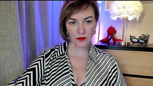 Snapshot of feliziaDesire chatting on 09/28/25, 10:09 feliziaDesire online show from 09/28/25, 10:09