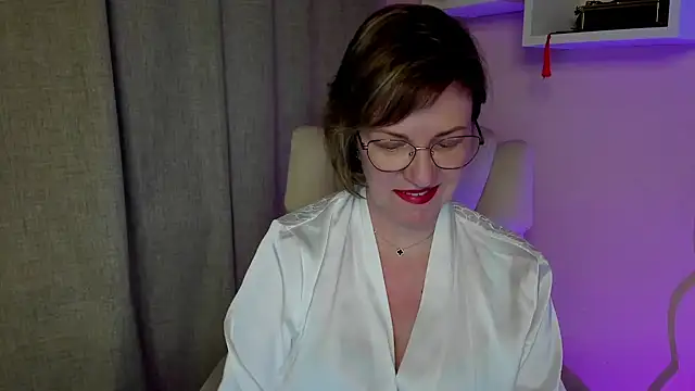 Snapshot of feliziaDesire chatting on 05/18/26, 06:14 feliziaDesire online show from 05/18/26, 06:14