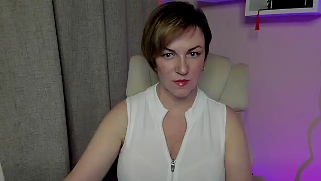 Snapshot of feliziaDesire chatting on 06/08/26, 12:38 feliziaDesire online show from 06/08/26, 12:38