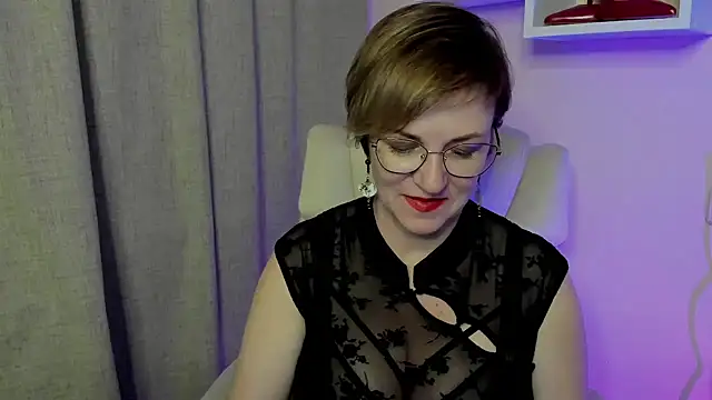 Snapshot of feliziaDesire chatting on 06/25/26, 01:04 feliziaDesire online show from 06/25/26, 01:04