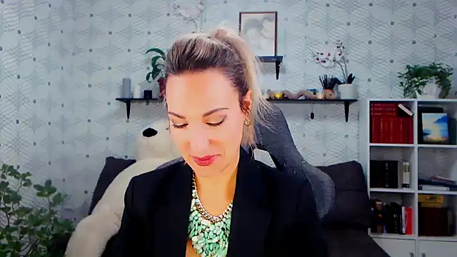 MillaXQueen online show from 10/25/25, 03:07