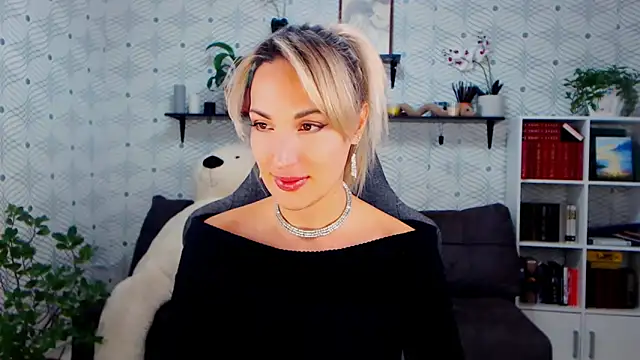 MillaXQueen online show from 10/29/25, 03:47