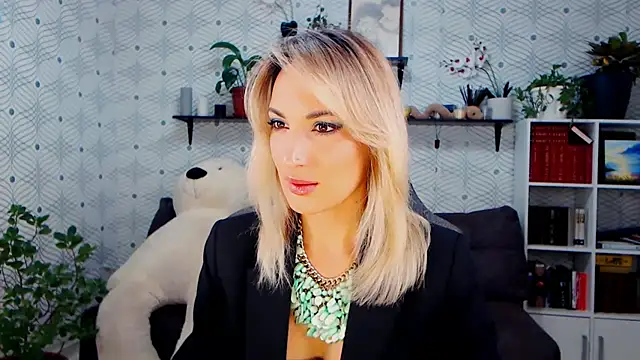 MillaXQueen online show from 11/18/25, 02:43