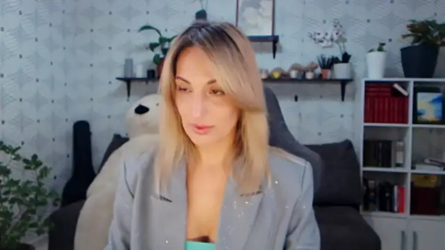 MillaXQueen online show from 02/11/26, 03:50