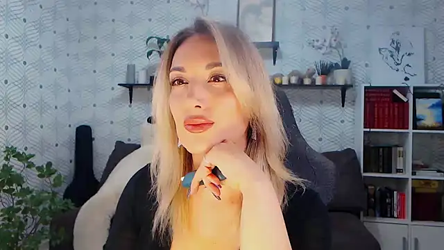 Snapshot of MillaXQueen chatting on 05/14/26, 11:17 MillaXQueen online show from 05/14/26, 11:17