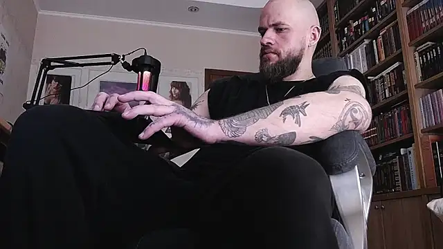 Snapshot of FindomJason chatting on 05/02/26, 06:18 FindomJason online show from 05/02/26, 06:18