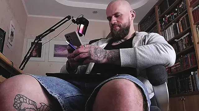 Snapshot of FindomJason chatting on 05/11/26, 02:23 FindomJason online show from 05/11/26, 02:23