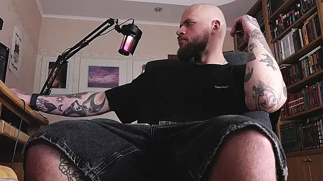 Snapshot of FindomJason chatting on 05/18/26, 02:23 FindomJason online show from 05/18/26, 02:23