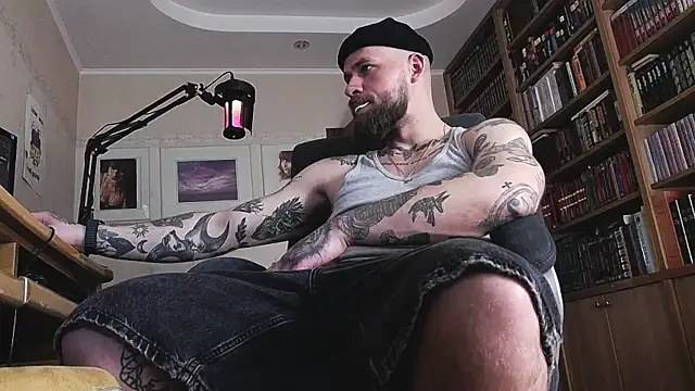 Snapshot of FindomJason chatting on 05/20/26, 10:21 FindomJason online show from 05/20/26, 10:21