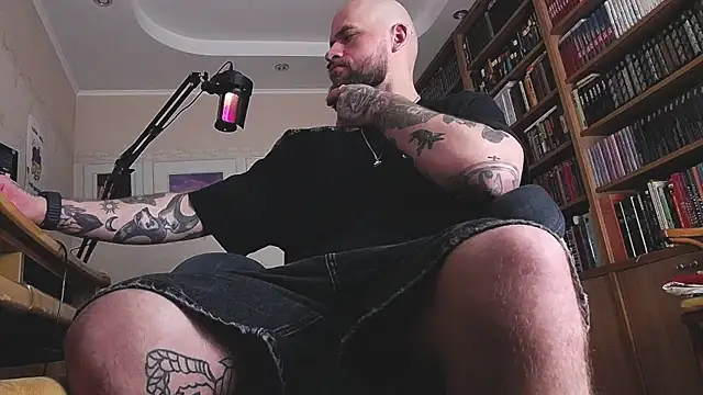Snapshot of FindomJason chatting on 06/04/26, 10:43 FindomJason online show from 06/04/26, 10:43