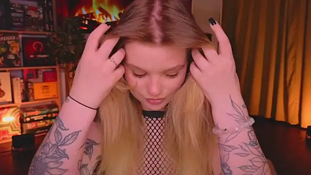 Snapshot of Hottie_Jane chatting on 09/27/25, 07:30 Hottie Jane online show from 09/27/25, 07:30