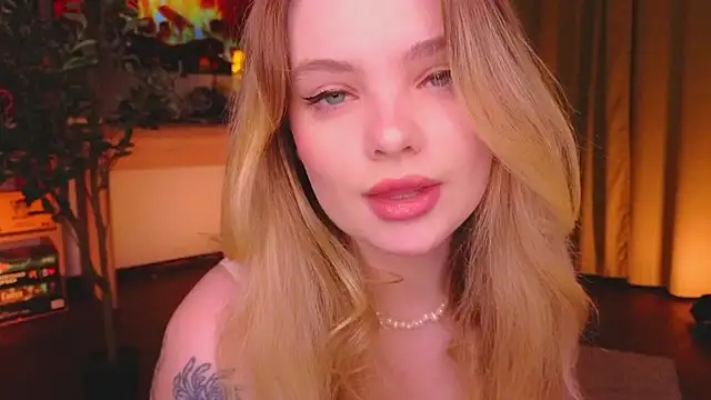 Snapshot of Hottie_Jane chatting on 10/04/25, 07:45 Hottie Jane online show from 10/04/25, 07:45