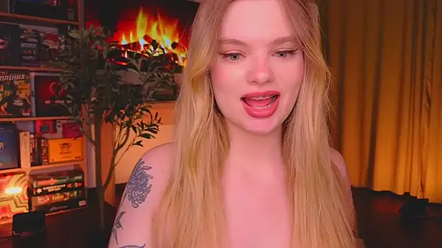 Snapshot of Hottie_Jane chatting on 10/12/25, 02:16 Hottie Jane online show from 10/12/25, 02:16