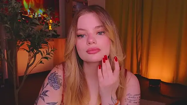 Snapshot of Hottie_Jane chatting on 10/19/25, 01:45 Hottie Jane online show from 10/19/25, 01:45