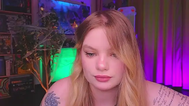 Snapshot of Hottie_Jane chatting on 10/24/25, 09:28 Hottie Jane online show from 10/24/25, 09:28