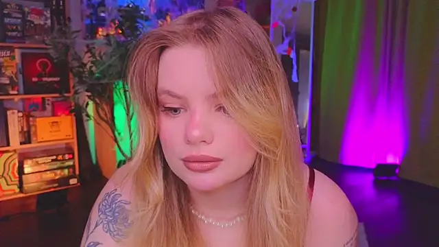 Snapshot of Hottie_Jane chatting on 11/02/25, 01:24 Hottie Jane online show from 11/02/25, 01:24