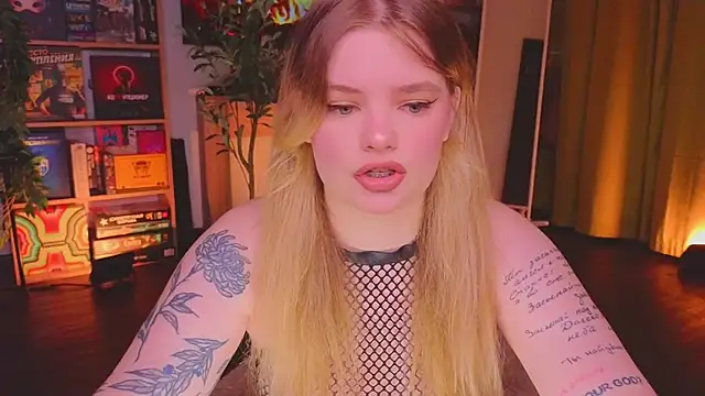 Snapshot of Hottie_Jane chatting on 11/08/25, 01:55 Hottie Jane online show from 11/08/25, 01:55