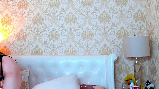 JuliaHunts online show from 04/04/26, 04:11