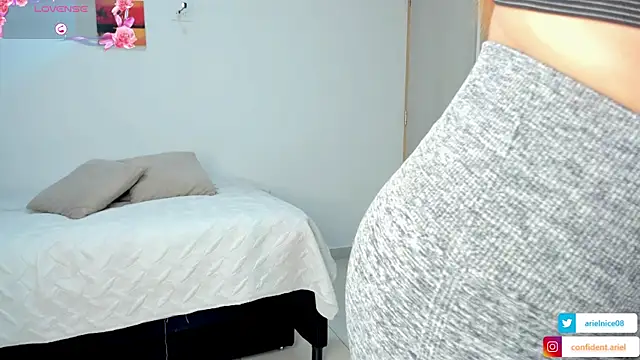 ariel35 online show from 09/19/25, 09:48