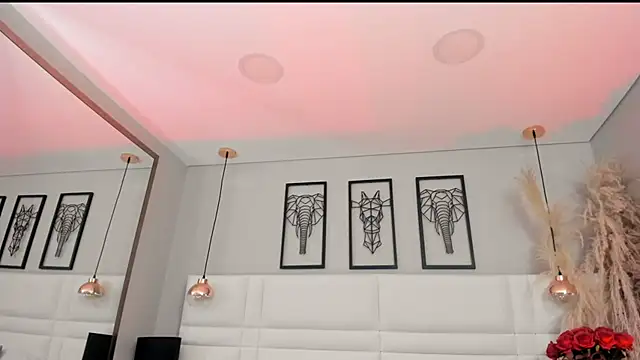 Rebeca jones online show from 09/12/25, 12:16