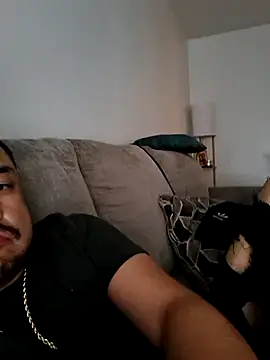 Snapshot of hungpenis210 chatting on 10/17/25, 04:09 hungpenis210 online show from 10/17/25, 04:09