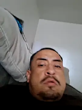 Snapshot of hungpenis210 chatting on 10/23/25, 04:39 hungpenis210 online show from 10/23/25, 04:39