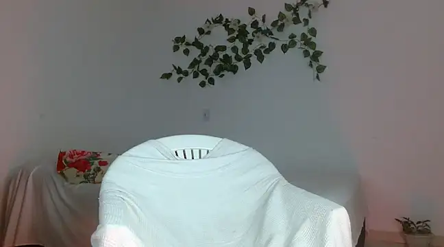 Snapshot of Nayade chatting on 02/16/25, 01:36 Nayade online show from 02/16/25, 01:36