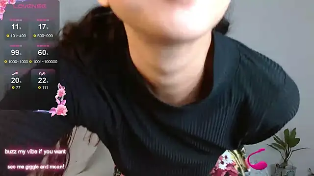 Snapshot of Nayade chatting on 09/14/25, 11:59 Nayade online show from 09/14/25, 11:59