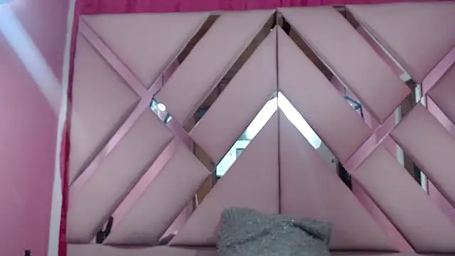 nathaly low1 online show from 02/05/25, 09:46