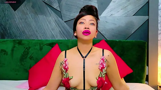 ElyaQuinn online show from 02/21/25, 01:11