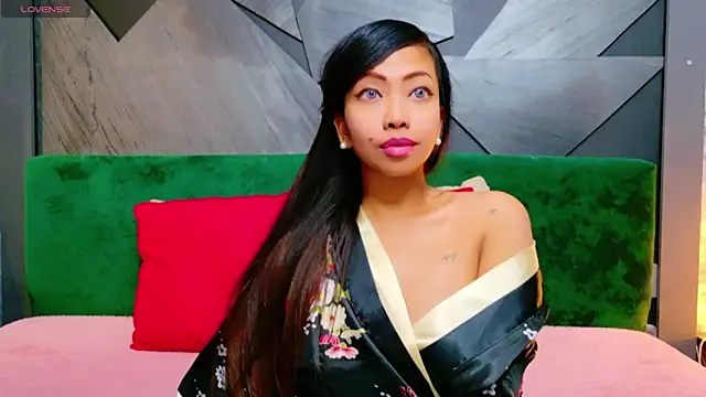 ElyaQuinn online show from 10/10/25, 06:56