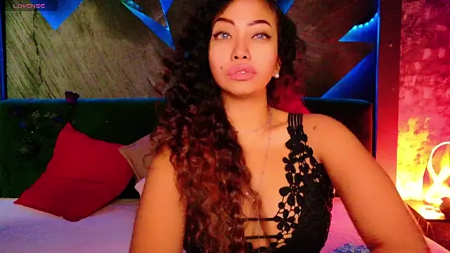 ElyaQuinn online show from 11/25/25, 07:30