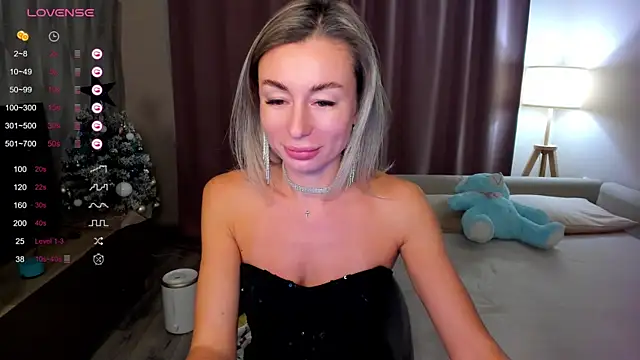 Snapshot of DannaEvan chatting on 12/24/24, 12:11 DannaEvan online show from 12/24/24, 12:11