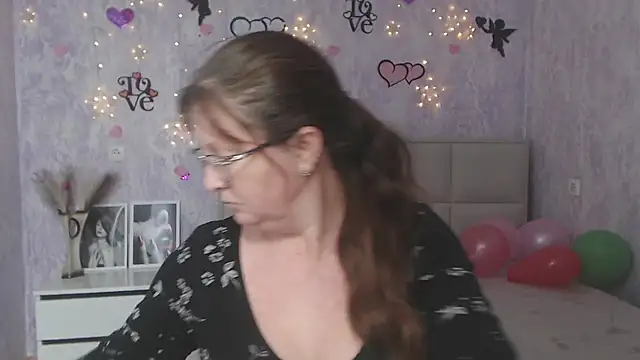 VanessaHotts online show from 02/01/25, 12:05