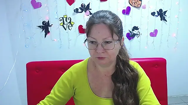 VanessaHotts online show from 02/06/25, 05:57