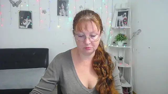 VanessaHotts online show from 09/22/25, 04:58