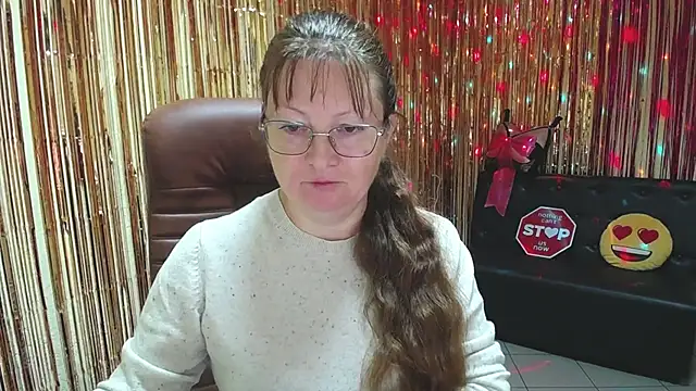 VanessaHotts online show from 10/10/25, 05:06