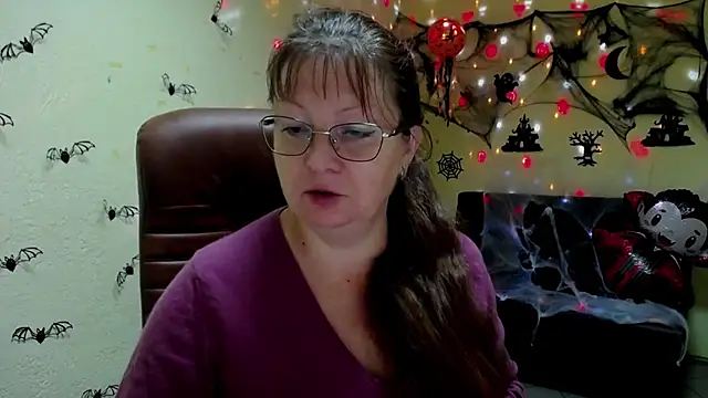 VanessaHotts online show from 10/25/25, 05:04