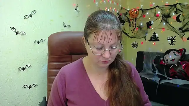 VanessaHotts online show from 10/31/25, 06:03