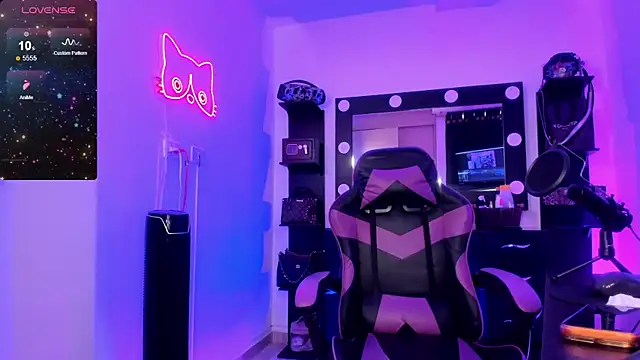 Snapshot of miss_kitty chatting on 05/28/26, 09:45 miss kitty online show from 05/28/26, 09:45