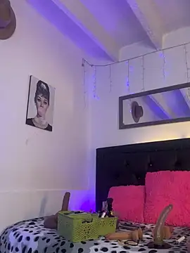 lonely shewolf online show from 11/21/25, 05:44