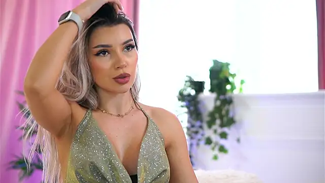 Snapshot of ArtTeasee chatting on 01/27/25, 01:52 ArtTeasee online show from 01/27/25, 01:52