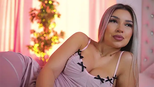 Snapshot of ArtTeasee chatting on 02/14/25, 09:24 ArtTeasee online show from 02/14/25, 09:24