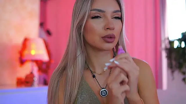 Snapshot of ArtTeasee chatting on 11/03/25, 09:32 ArtTeasee online show from 11/03/25, 09:32