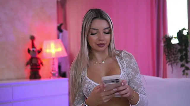 Snapshot of ArtTeasee chatting on 12/15/25, 09:24 ArtTeasee online show from 12/15/25, 09:24