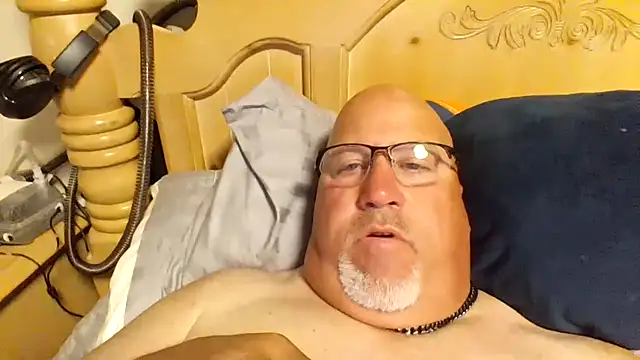 Snapshot of Bigbear0563 chatting on 06/15/26, 06:04 Bigbear0563 online show from 06/15/26, 06:04